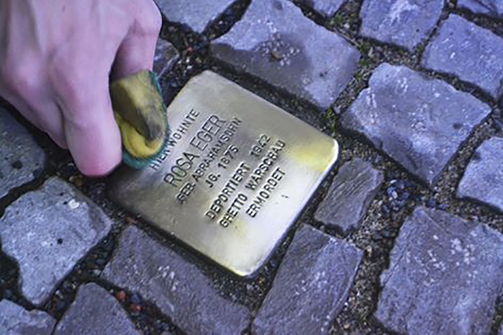 Stolpersteine putzen